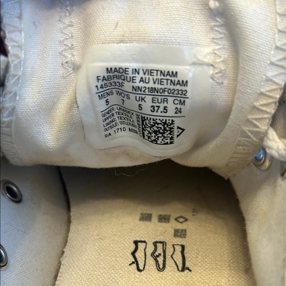 Woman’s/men’s Converse Dark Blue and White Sneakers - Picture 5 of 11